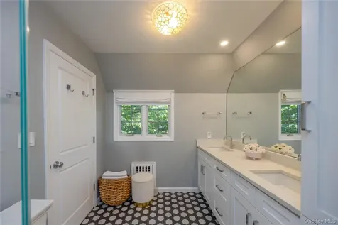 209 Pondfield Road W Bronxville NY 10708