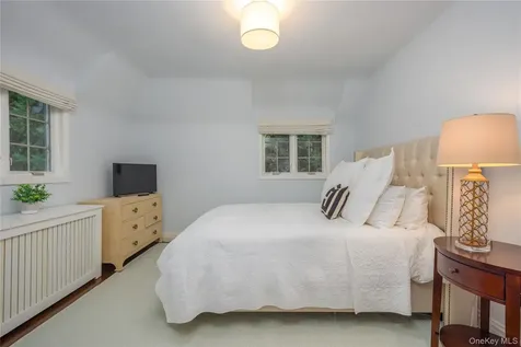 209 Pondfield Road W Bronxville NY 10708