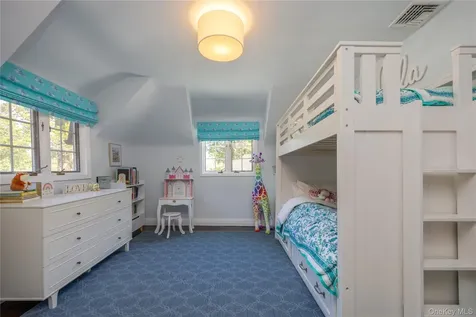 209 Pondfield Road W Bronxville NY 10708