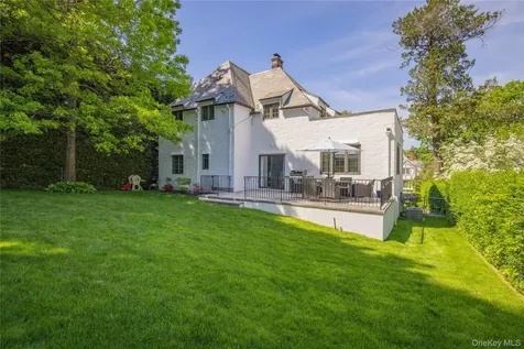 209 Pondfield Road W Bronxville NY 10708