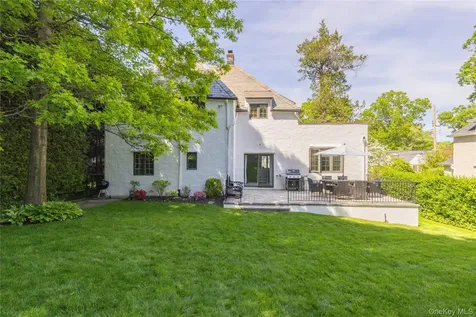 209 Pondfield Road W Bronxville NY 10708