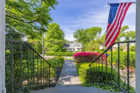 209 Pondfield Road W Bronxville NY 10708