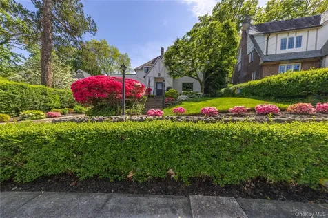 209 Pondfield Road W Bronxville NY 10708