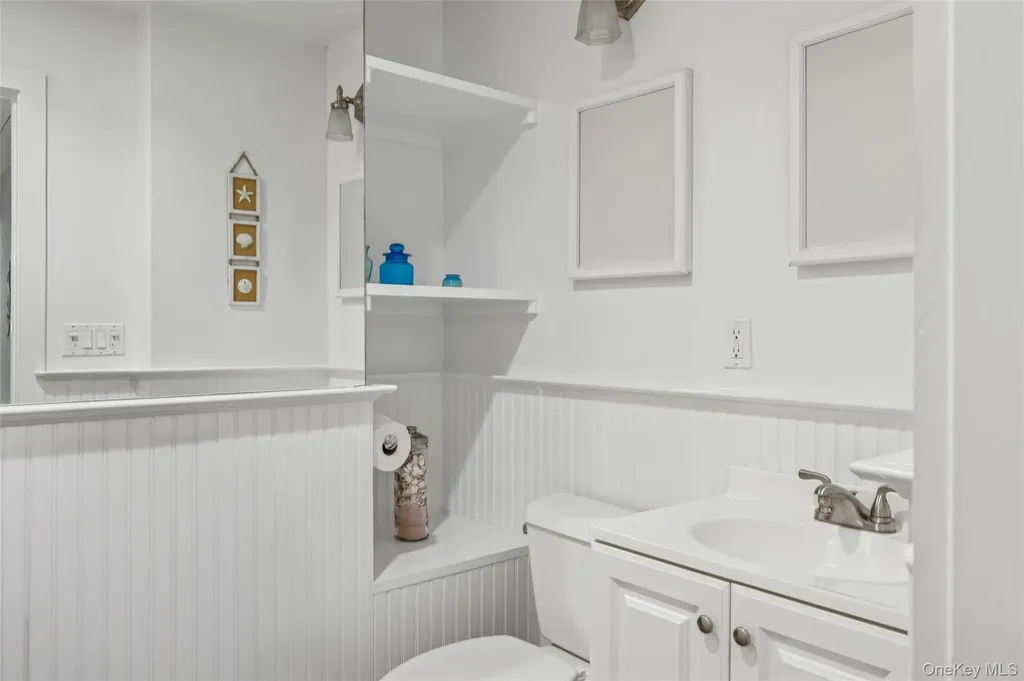33 Woods Lane Southampton NY 11968