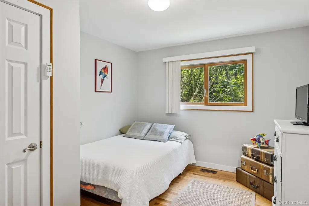 33 Woods Lane Southampton NY 11968