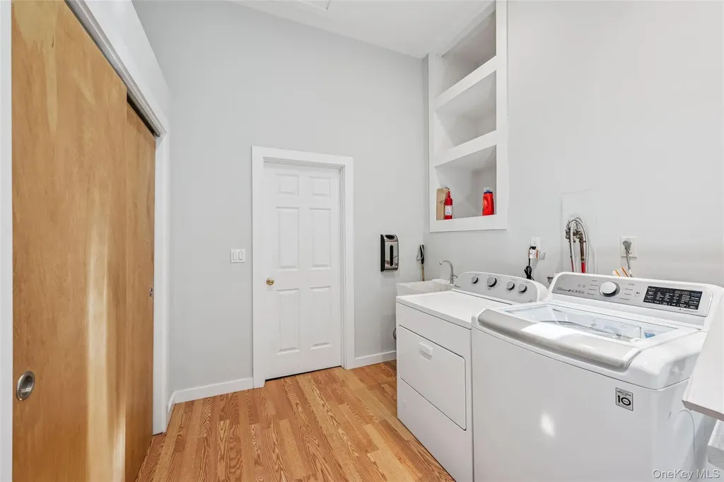 33 Woods Lane Southampton NY 11968