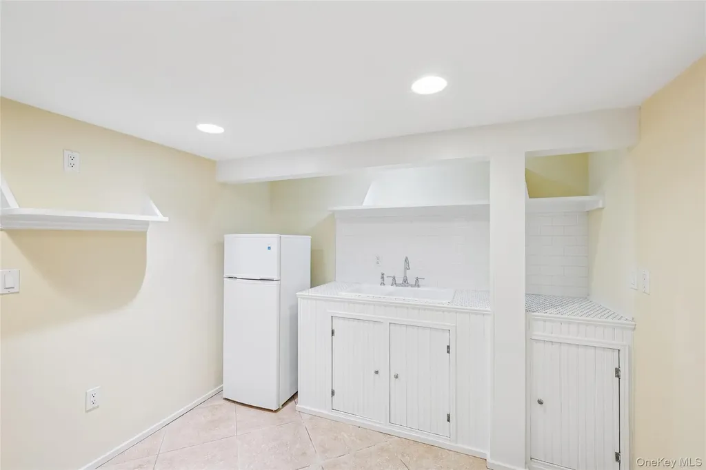 33 Woods Lane Southampton NY 11968