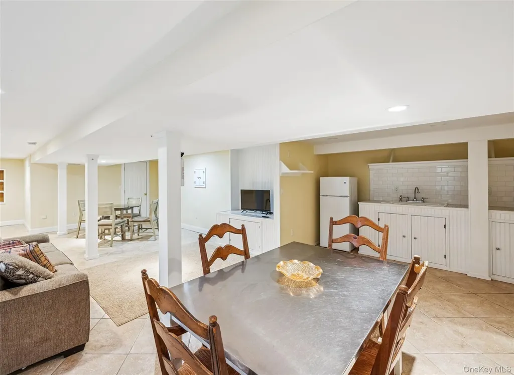 33 Woods Lane Southampton NY 11968