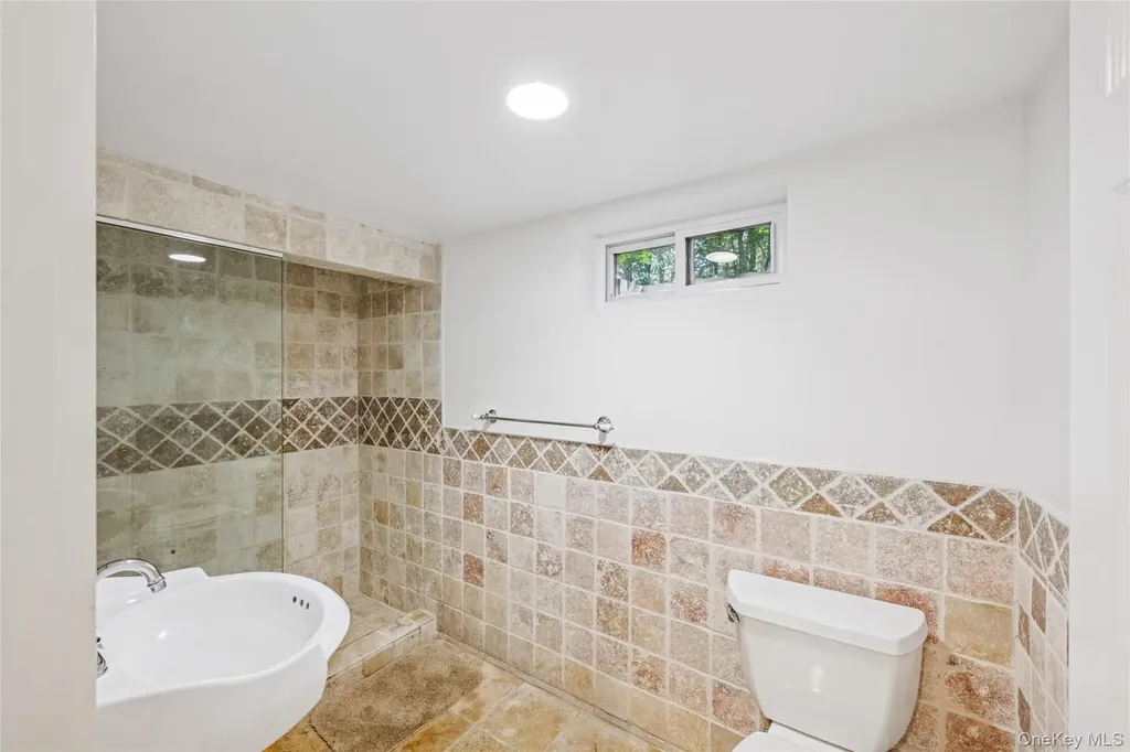 33 Woods Lane Southampton NY 11968