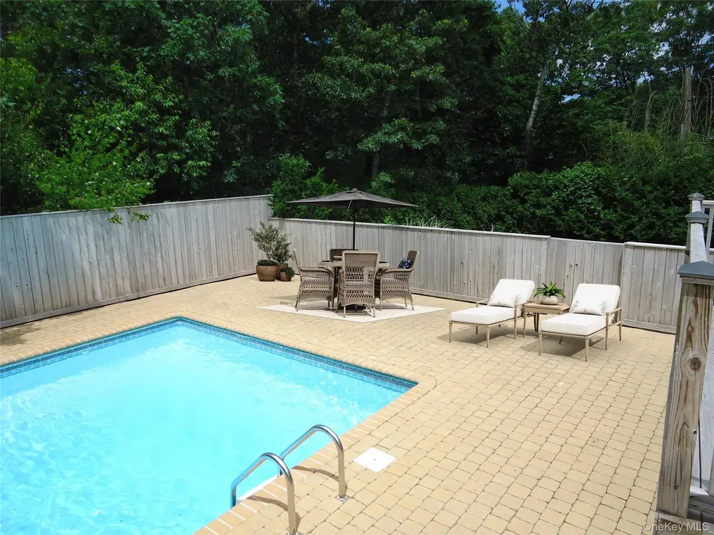 33 Woods Lane Southampton NY 11968