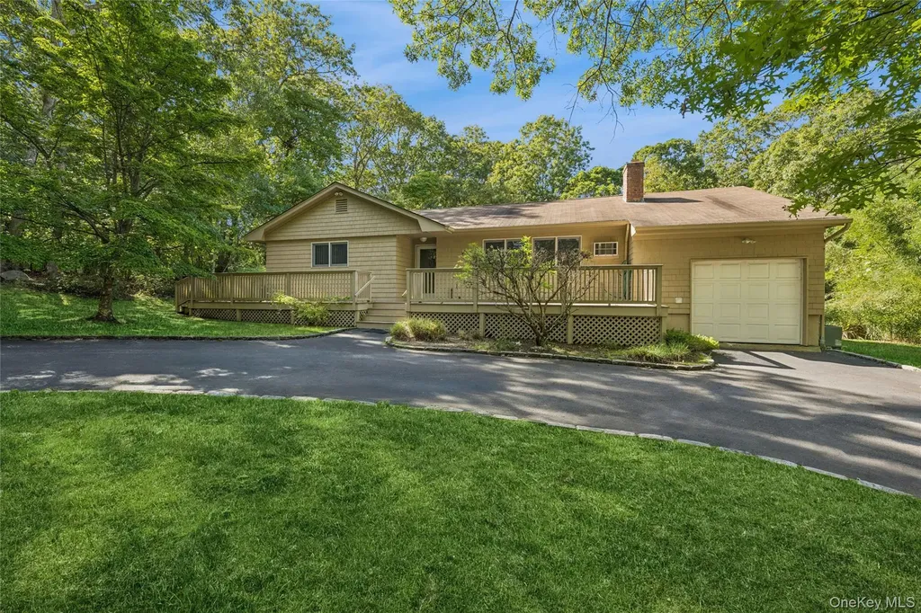 33 Woods Lane Southampton NY 11968