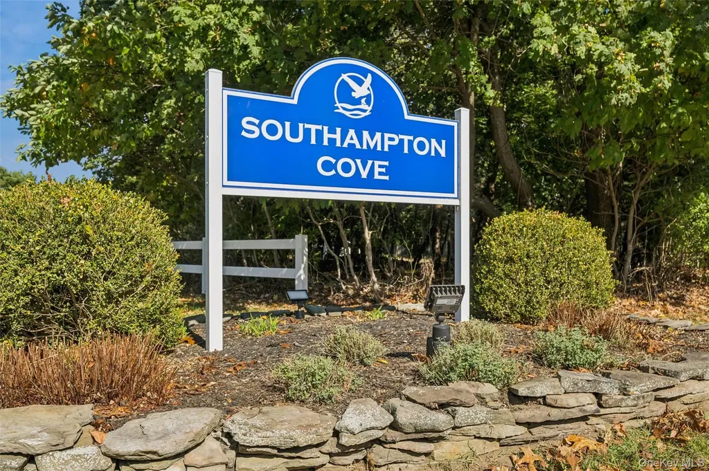 33 Woods Lane Southampton NY 11968