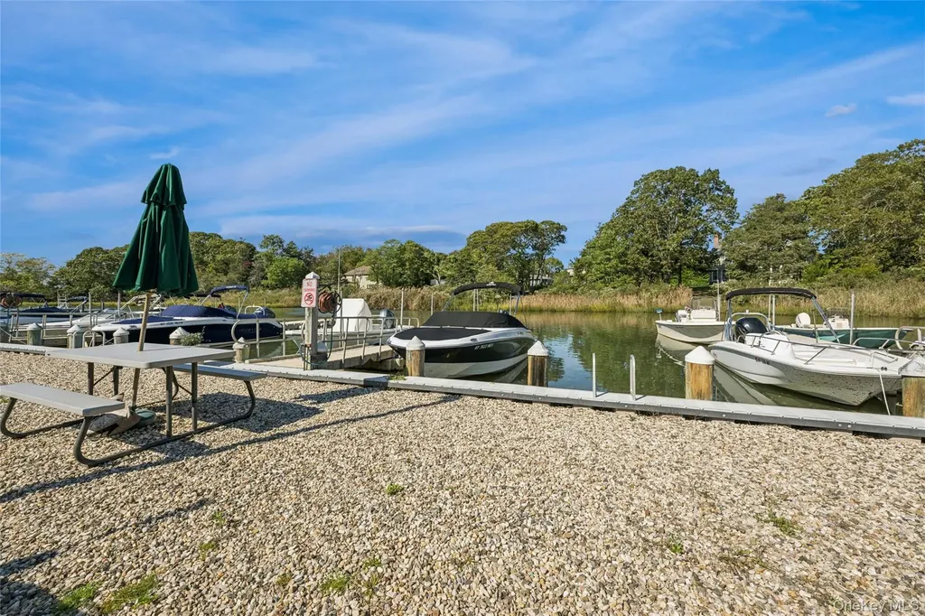33 Woods Lane Southampton NY 11968