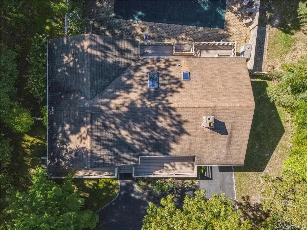 33 Woods Lane Southampton NY 11968
