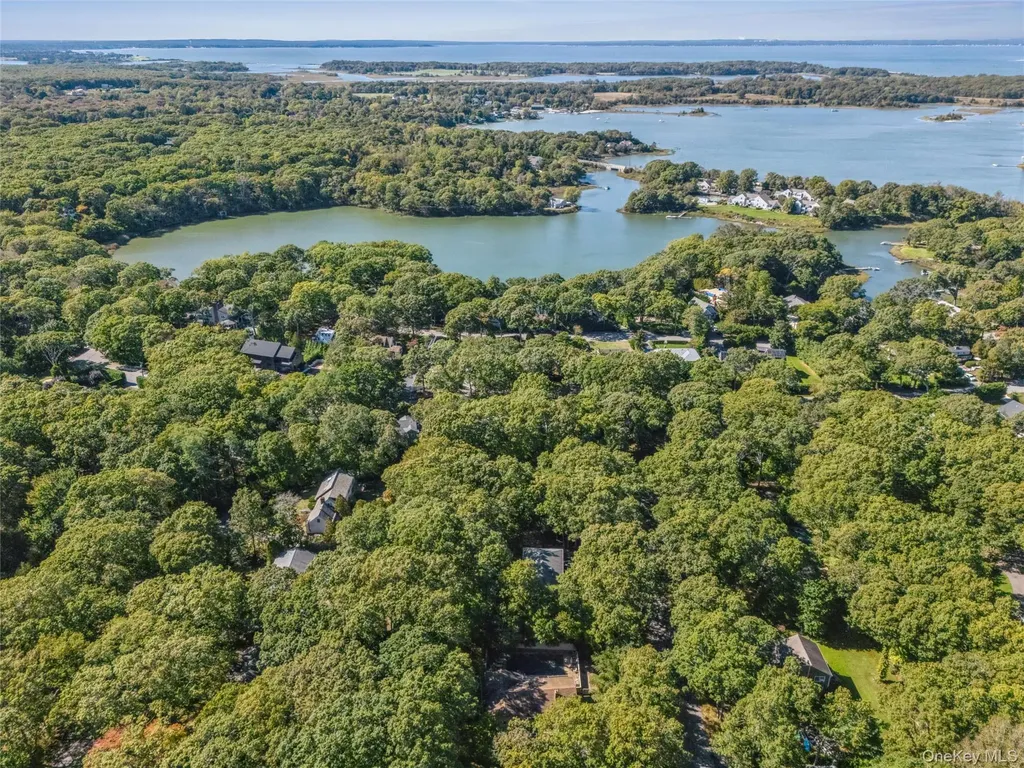 33 Woods Lane Southampton NY 11968