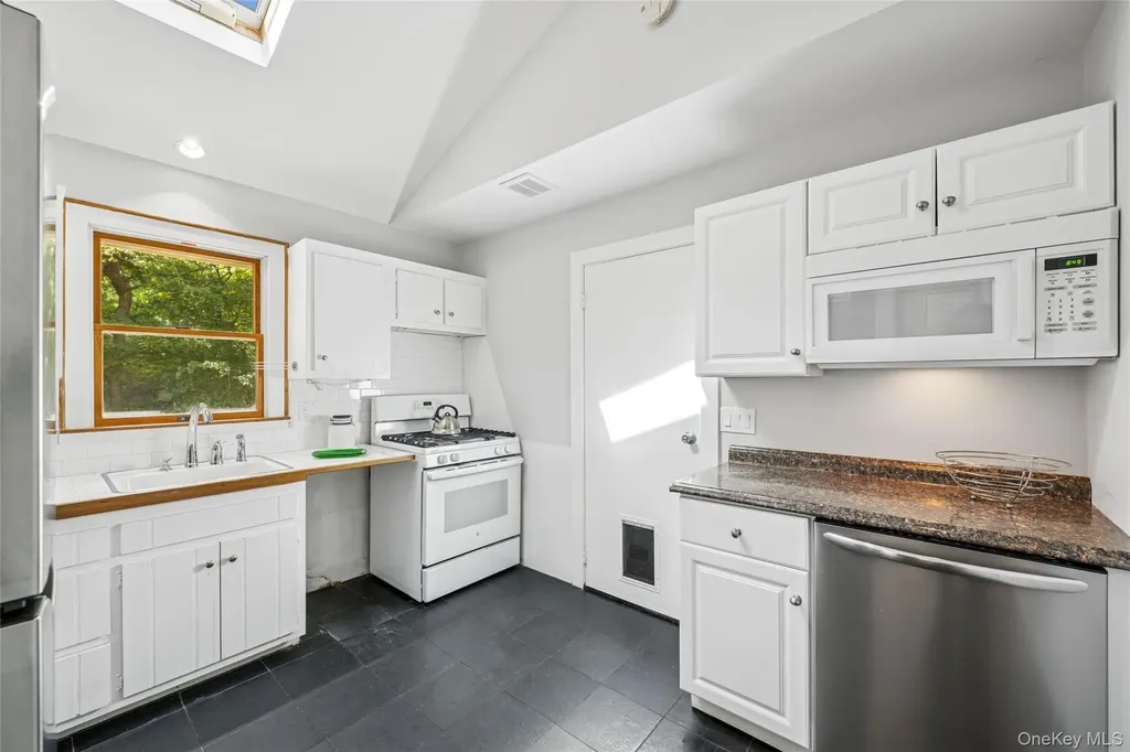 33 Woods Lane Southampton NY 11968