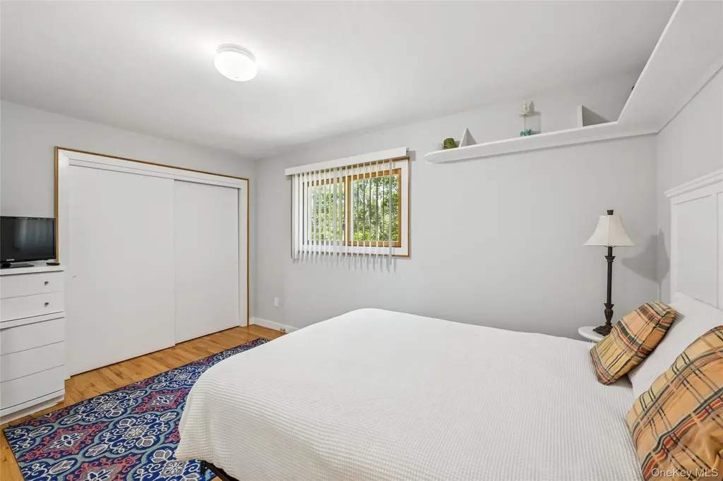 33 Woods Lane Southampton NY 11968