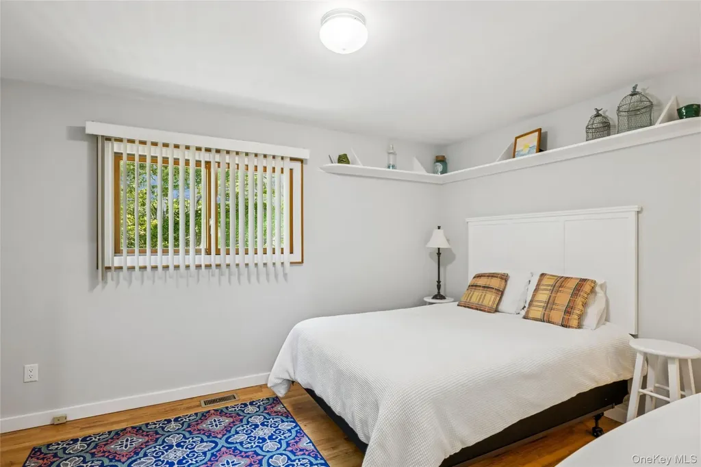33 Woods Lane Southampton NY 11968