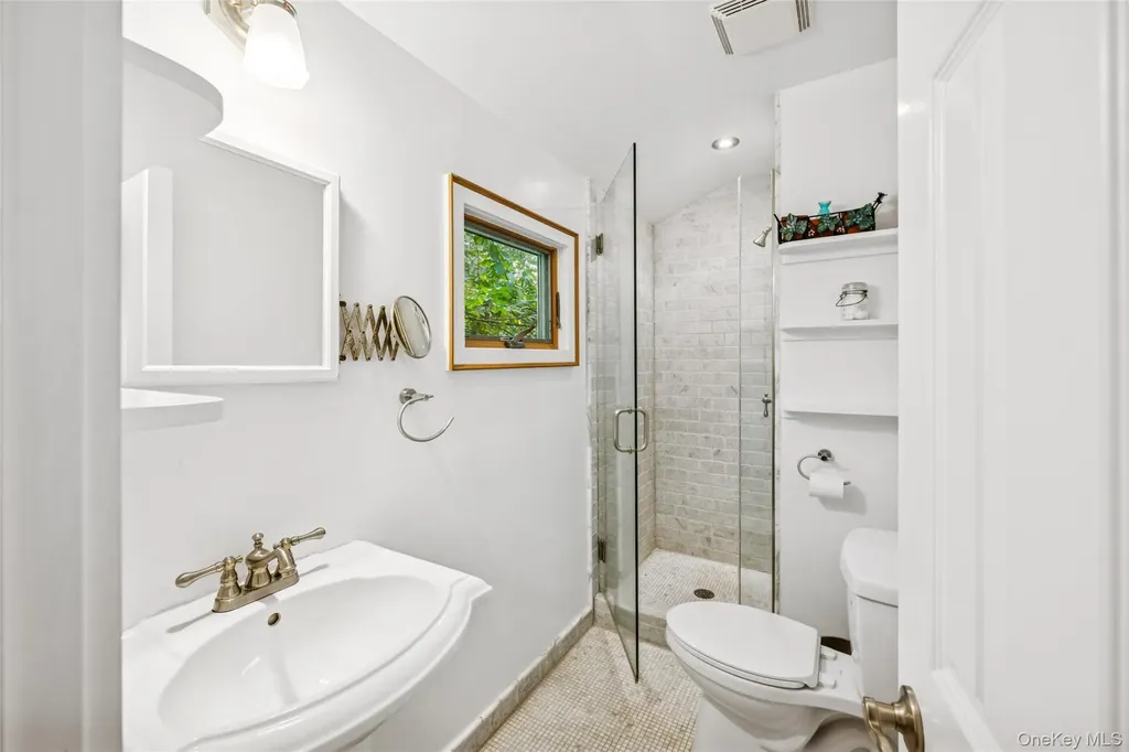 33 Woods Lane Southampton NY 11968