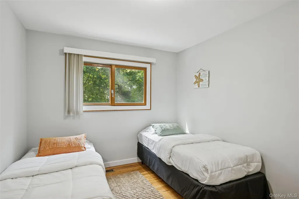 33 Woods Lane Southampton NY 11968