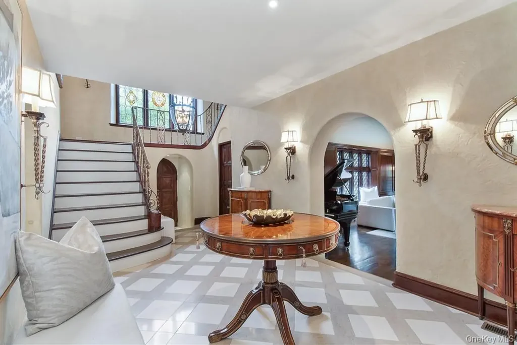 21 Hampshire Road Bronxville NY 10708