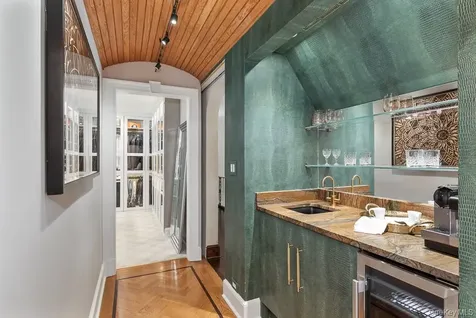 21 Hampshire Road Bronxville NY 10708