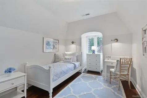 21 Hampshire Road Bronxville NY 10708