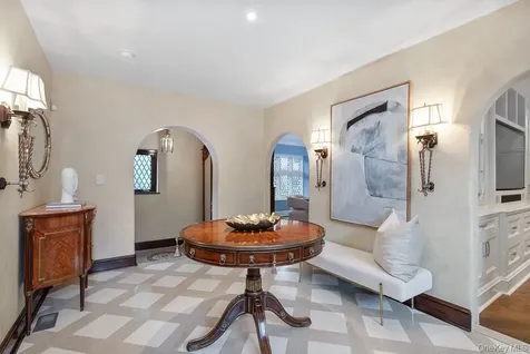 21 Hampshire Road Bronxville NY 10708