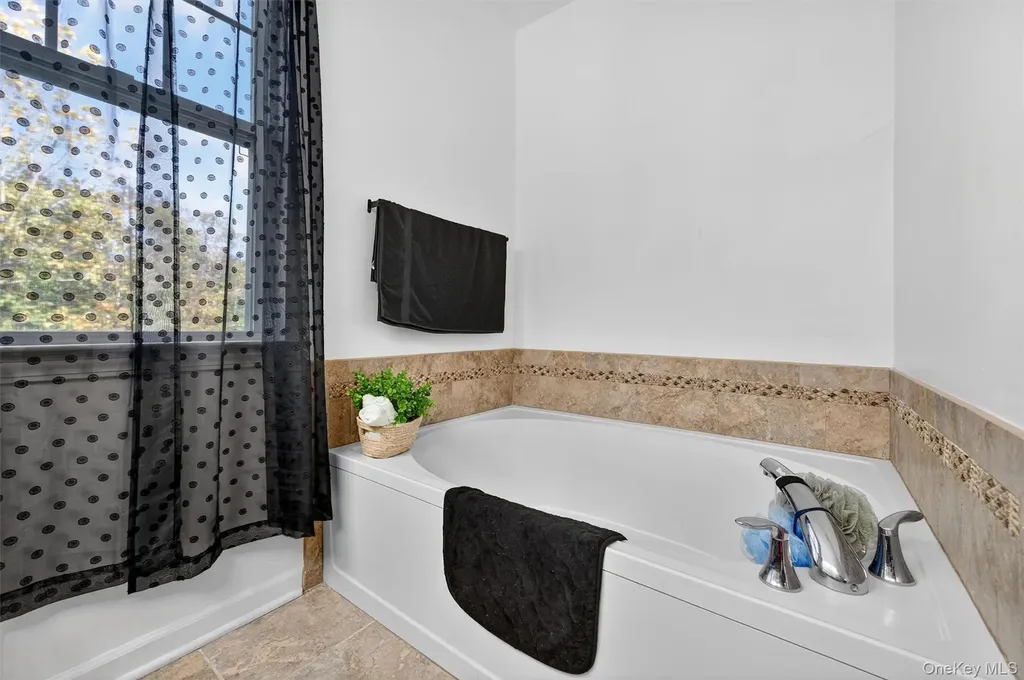 23 Avoncroft Lane Middletown NY 10940