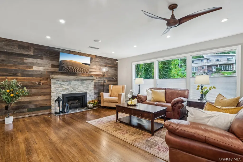 33 Scudders Lane Glen Head NY 11545