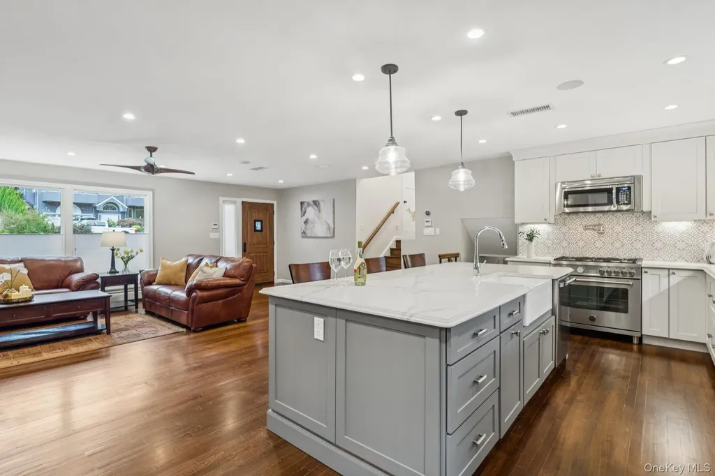 33 Scudders Lane Glen Head NY 11545