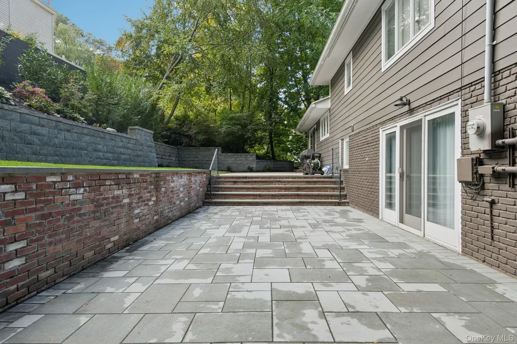 33 Scudders Lane Glen Head NY 11545