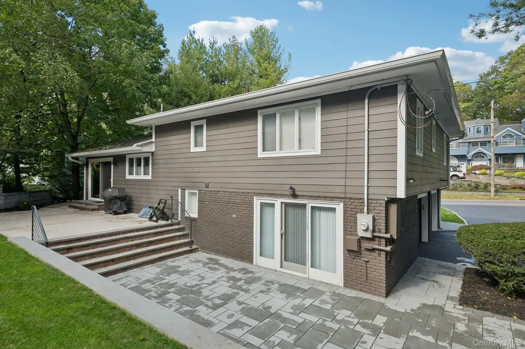 33 Scudders Lane Glen Head NY 11545