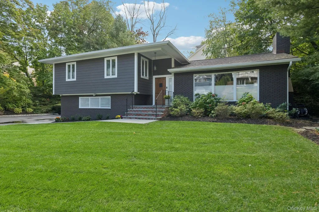 33 Scudders Lane Glen Head NY 11545