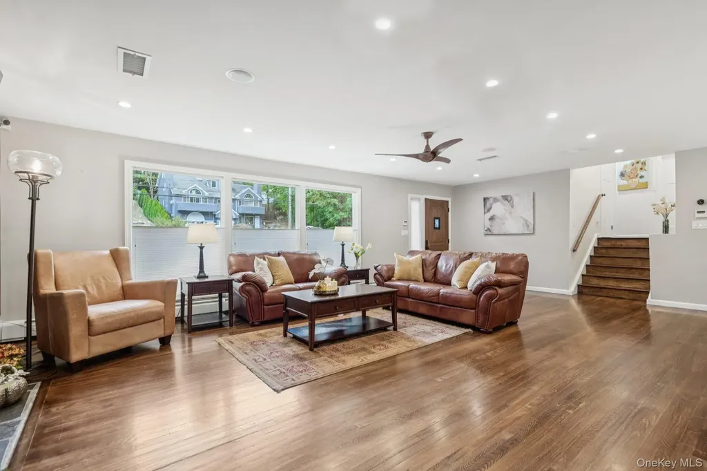 33 Scudders Lane Glen Head NY 11545