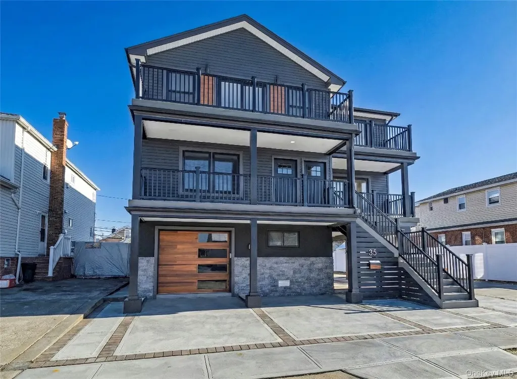 35 Ostend Road Island Park NY 11558