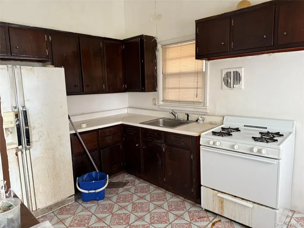 338 E Clinton Avenue Roosevelt NY 11575
