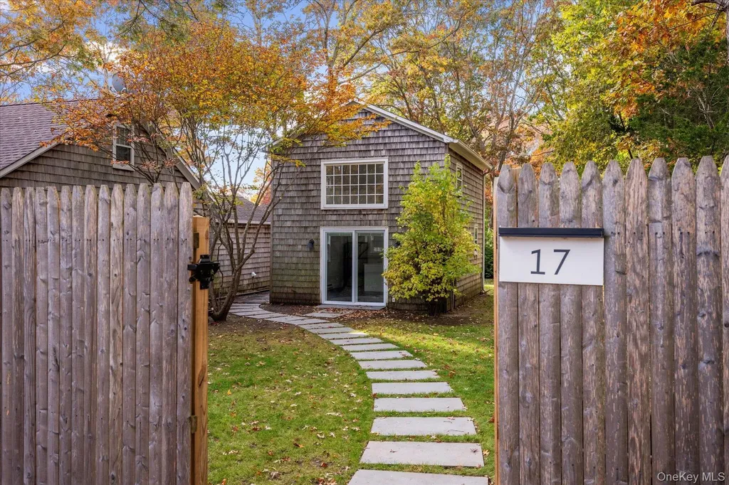 17 N Bishop Lane Southampton NY 11968