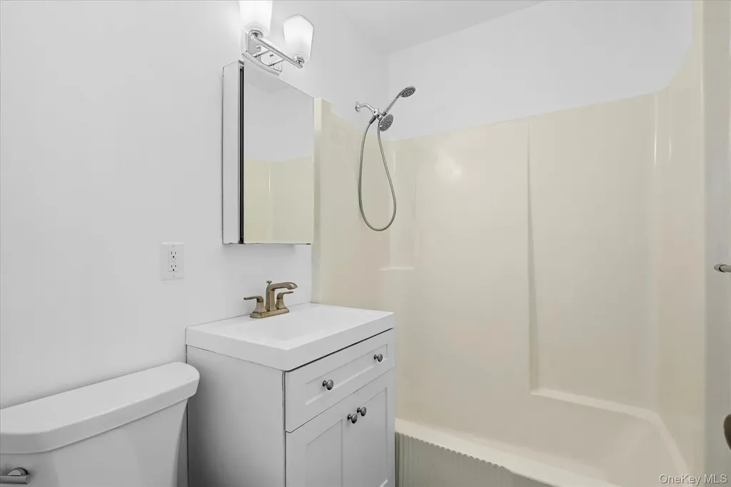 17 N Bishop Lane Southampton NY 11968
