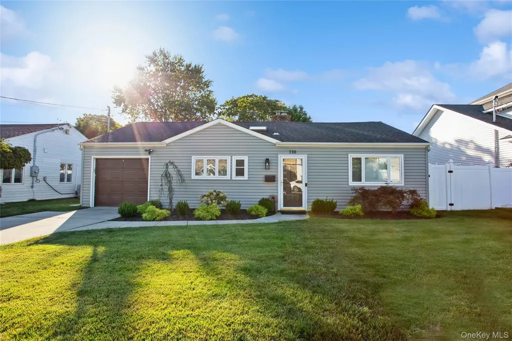 110 Hampton Way Merrick NY 11566