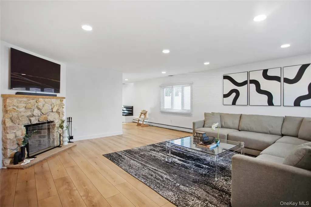 110 Hampton Way Merrick NY 11566