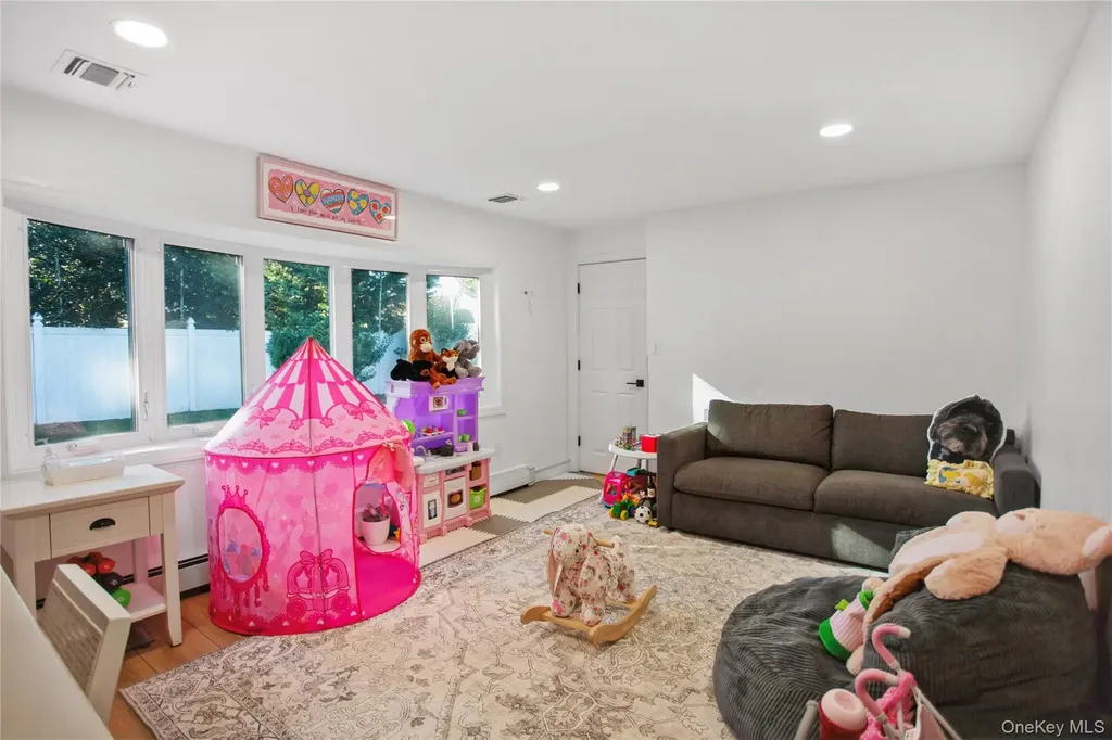 110 Hampton Way Merrick NY 11566