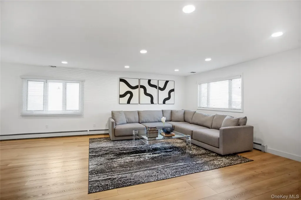 110 Hampton Way Merrick NY 11566
