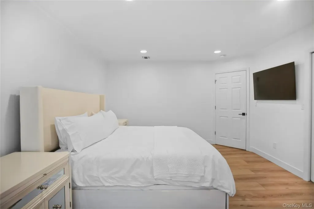 110 Hampton Way Merrick NY 11566