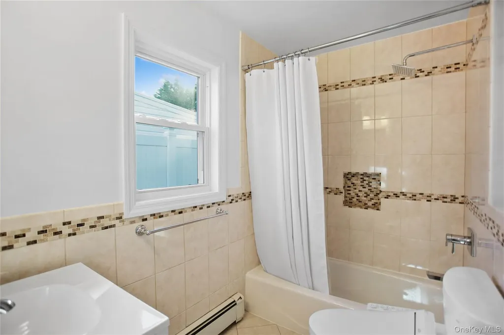 110 Hampton Way Merrick NY 11566