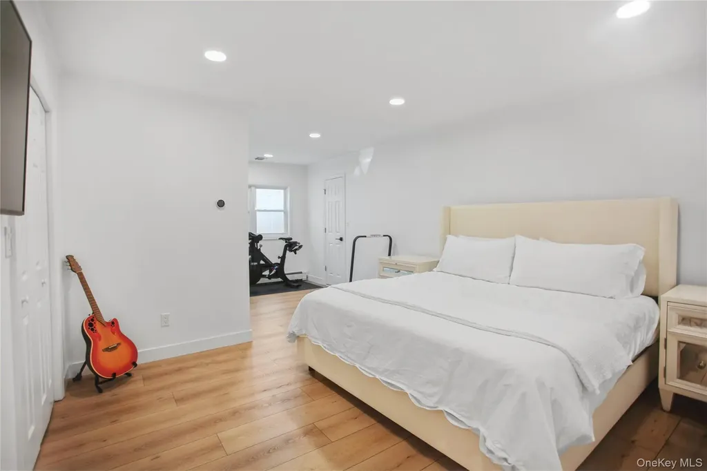 110 Hampton Way Merrick NY 11566