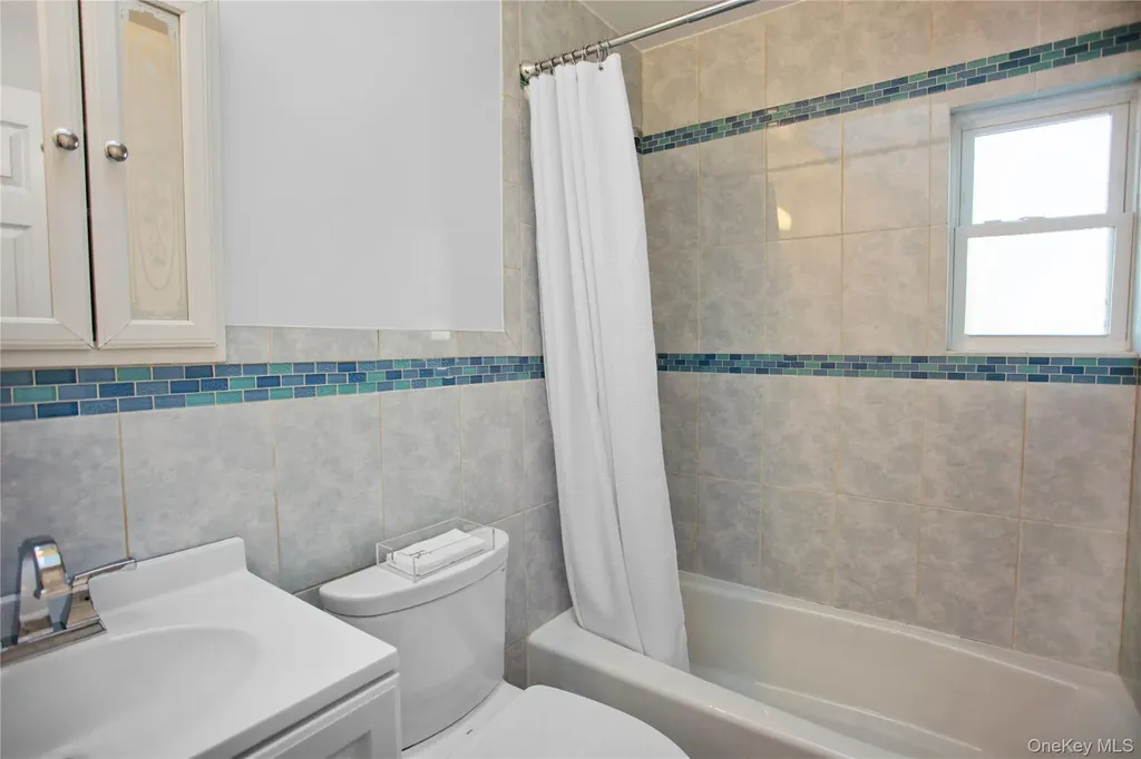 110 Hampton Way Merrick NY 11566