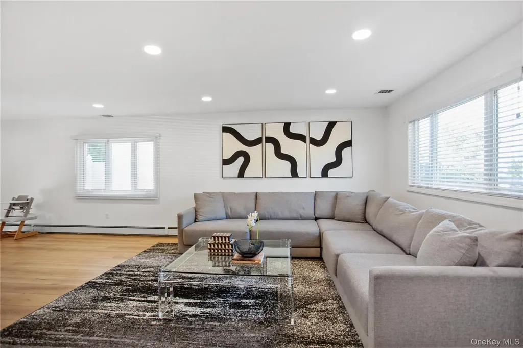 110 Hampton Way Merrick NY 11566