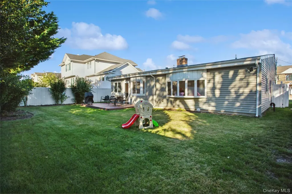 110 Hampton Way Merrick NY 11566