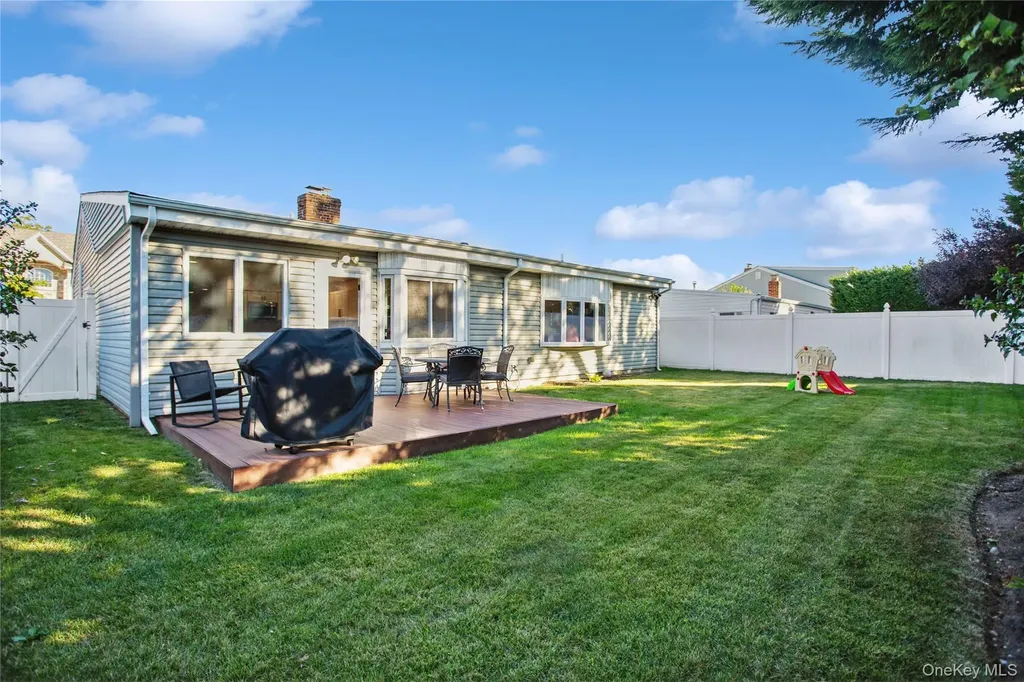 110 Hampton Way Merrick NY 11566